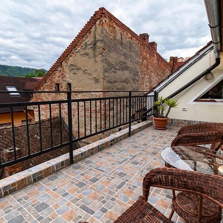 Residence 48 Beautiful Building Within Moments From The Old Town Of Brașov Exterior foto