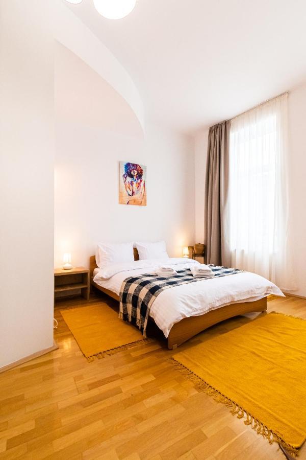 Residence 48 Beautiful Building Within Moments From The Old Town Of Brașov Exterior foto