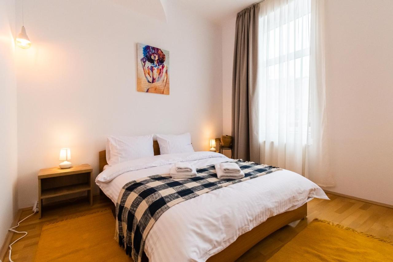 Residence 48 Beautiful Building Within Moments From The Old Town Of Brașov Exterior foto