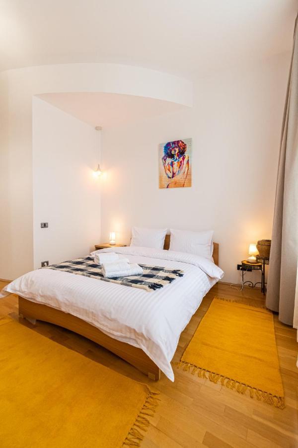 Residence 48 Beautiful Building Within Moments From The Old Town Of Brașov Exterior foto
