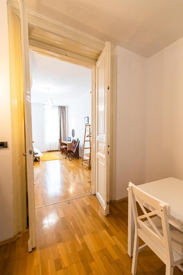 Residence 48 Beautiful Building Within Moments From The Old Town Of Brașov Exterior foto