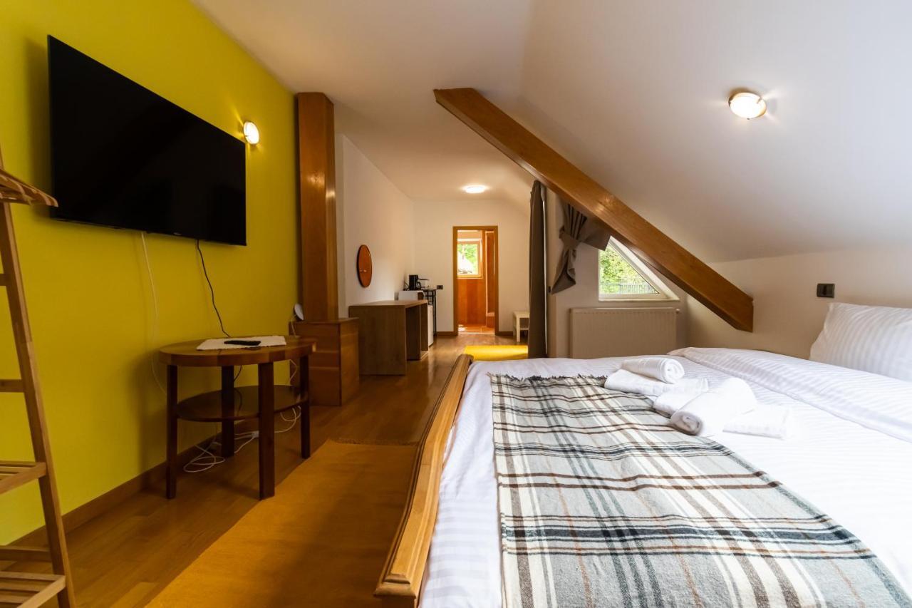 Residence 48 Beautiful Building Within Moments From The Old Town Of Brașov Exterior foto
