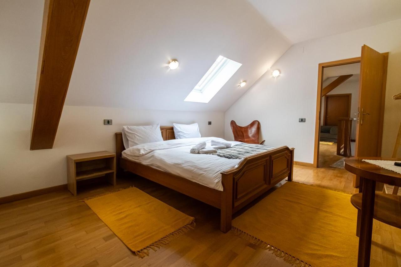 Residence 48 Beautiful Building Within Moments From The Old Town Of Brașov Exterior foto