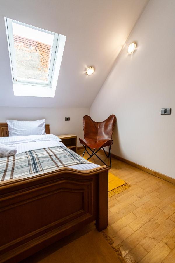 Residence 48 Beautiful Building Within Moments From The Old Town Of Brașov Exterior foto