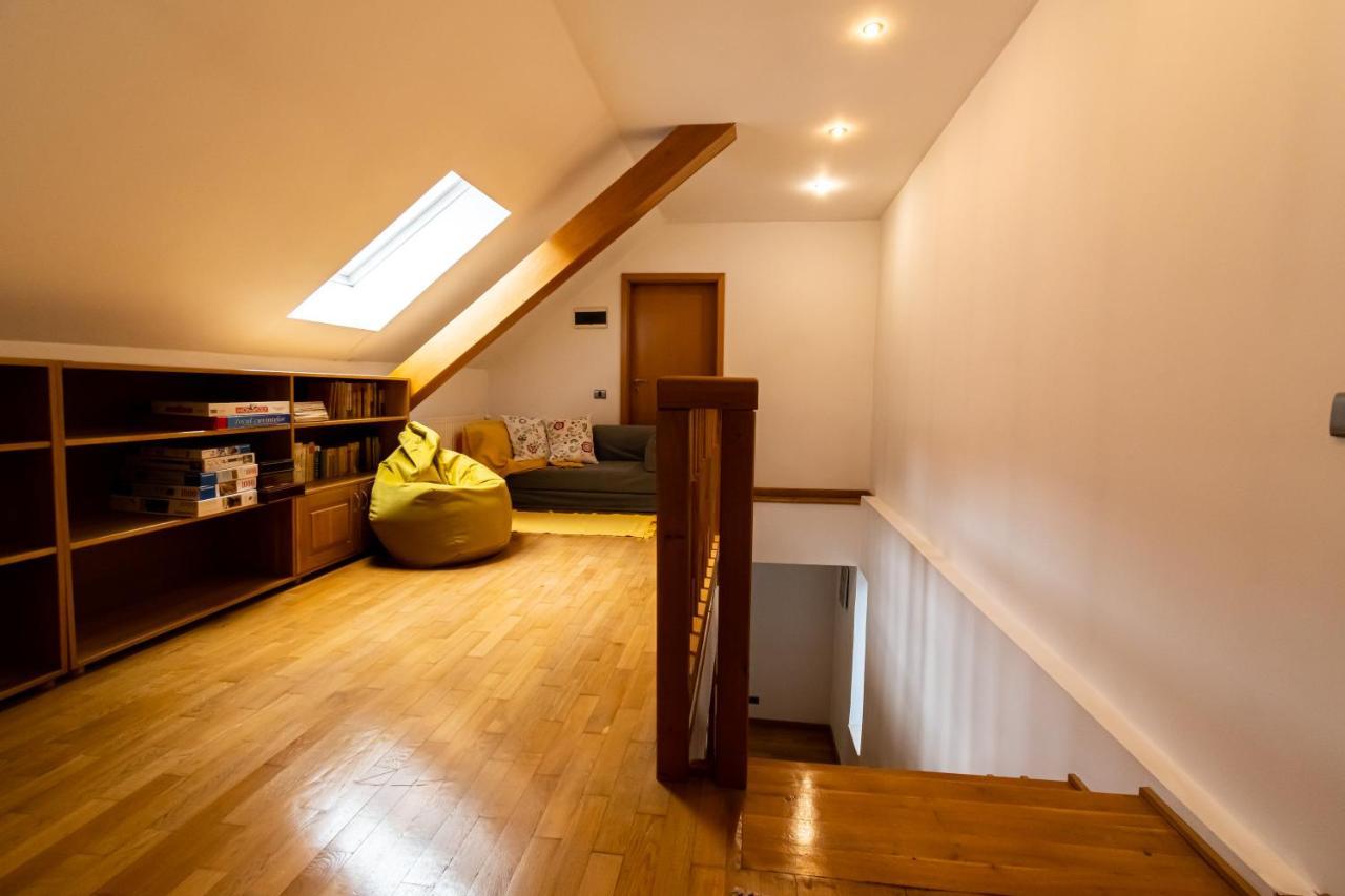 Residence 48 Beautiful Building Within Moments From The Old Town Of Brașov Exterior foto