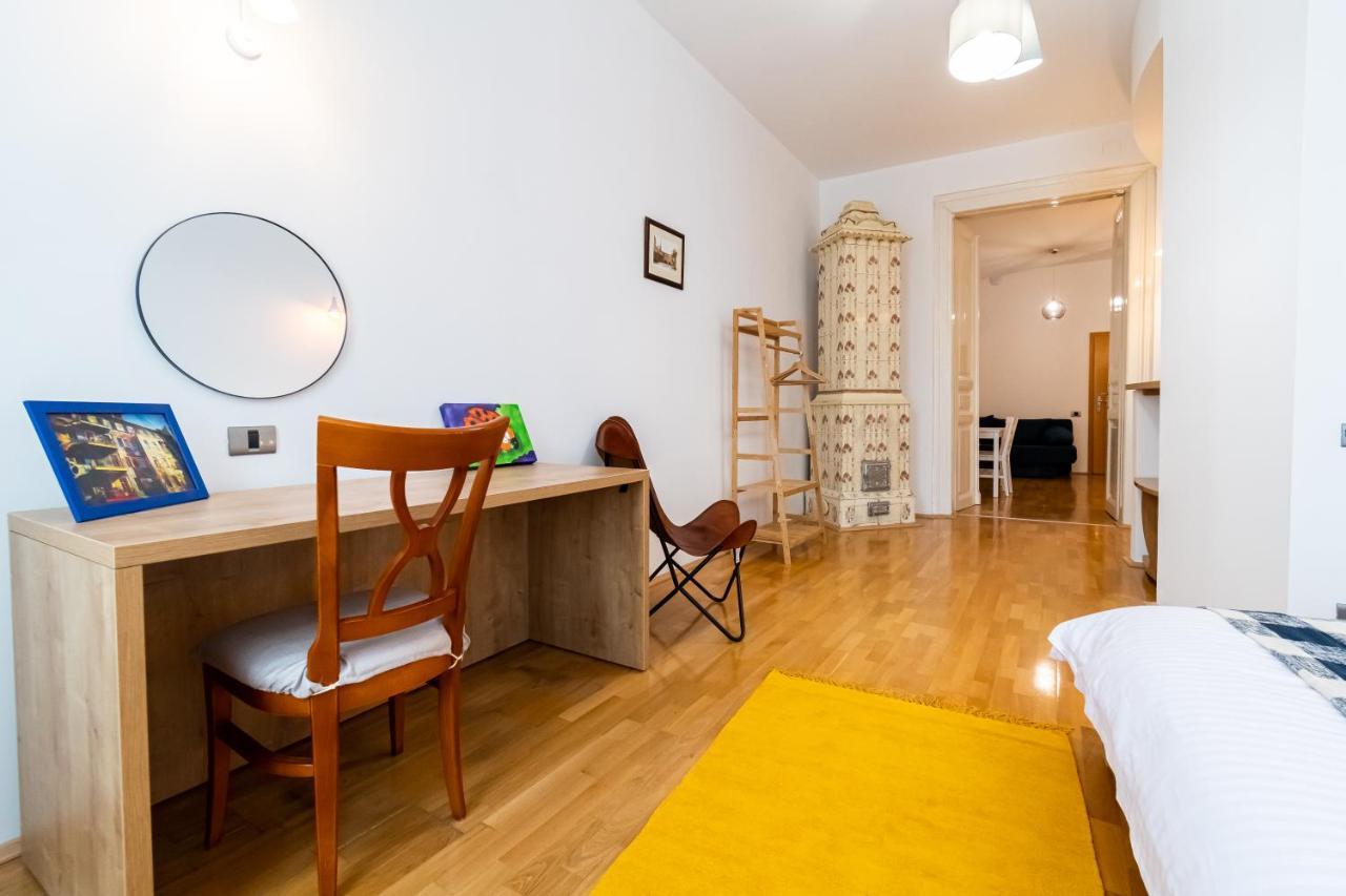 Residence 48 Beautiful Building Within Moments From The Old Town Of Brașov Exterior foto