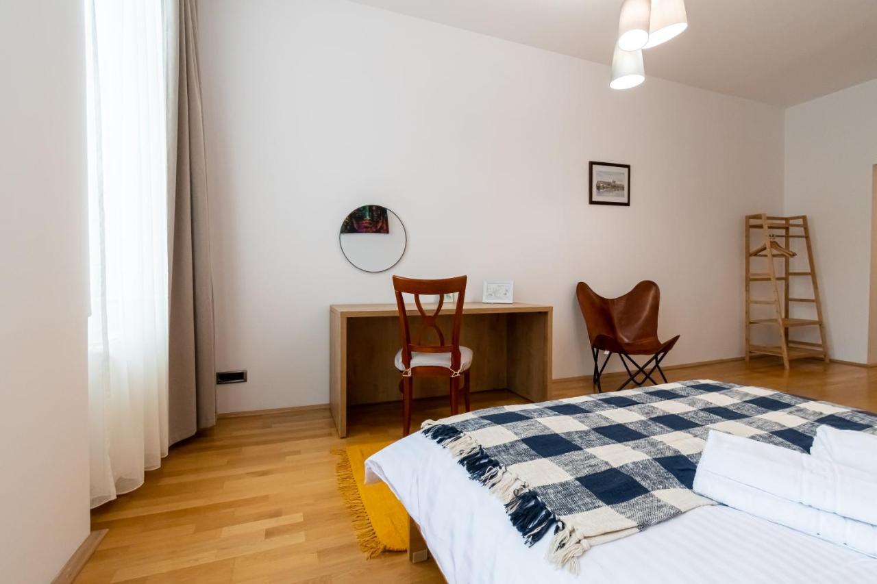 Residence 48 Beautiful Building Within Moments From The Old Town Of Brașov Exterior foto