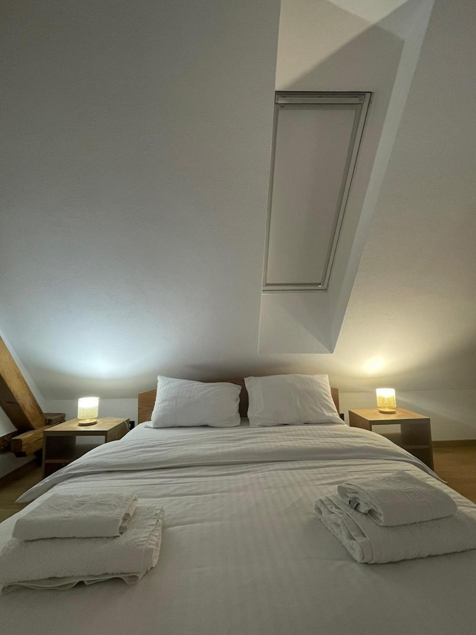 Residence 48 Beautiful Building Within Moments From The Old Town Of Brașov Exterior foto